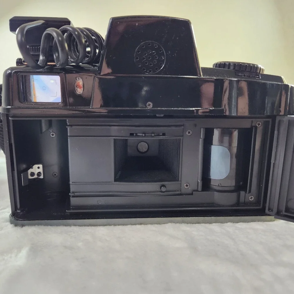 Canon Q8200 Camera 35mm Film‎ Vintage Black Flash - READ